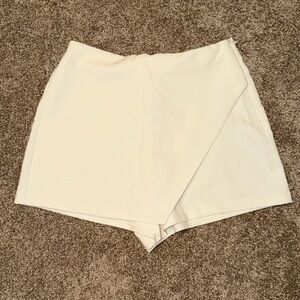 Cream skort